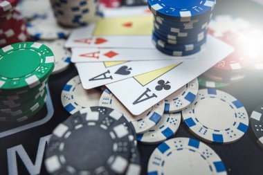 Live Andar Bahar table with dealer and card layout on paus138 platform